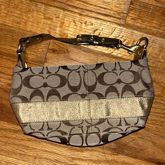 Trendy Coach croissant bag - Picture 1 of 3